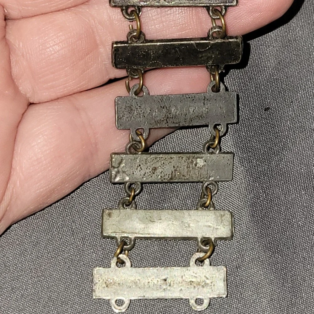Vtg U.S. Army WW II Expert Marksmanship Rifle Bayonet Badge